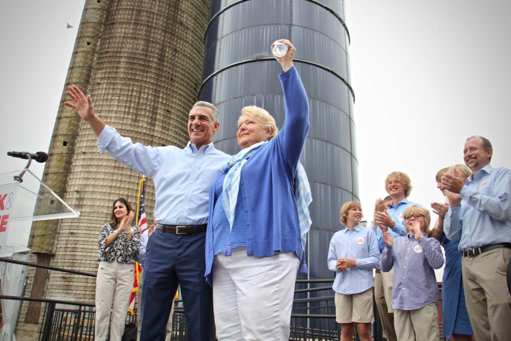 2021 08 04-e lee-jack ciattarelli diane allen-moorestown burlington county agricultural center-republican campaign for governor hands raised Jack Ciattarelli and Diane Allen wave to supporters during a press conference