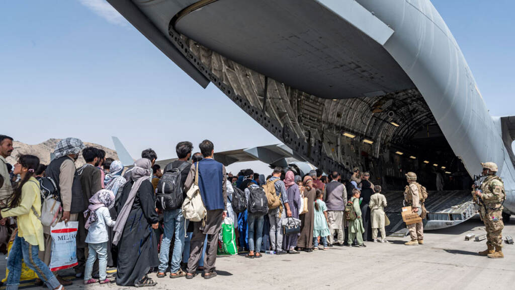 US Afghanistan U.S. Airmen and Marines guide Afghan evacuees aboard a U.S. Air Force C-17 Globemaster III at Hamid Karzai International Airport in Kabul