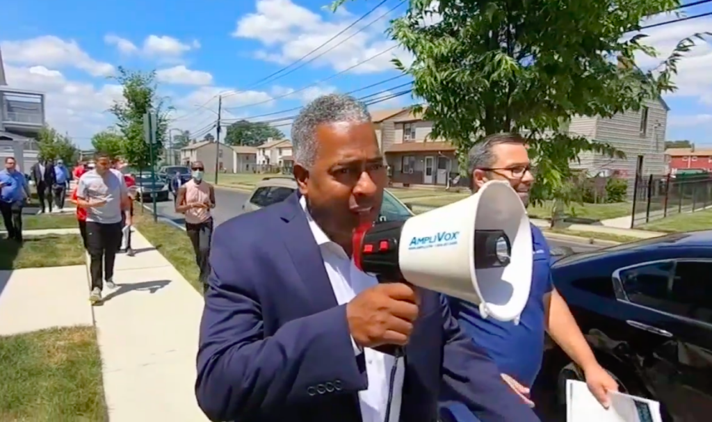 Screen Shot 2021-08-06 at 10.23.06 AM Camden Mayor Victor Carstarphen went door-to-door to encourage residents to get COVID-19 vaccinations. (6ABC)