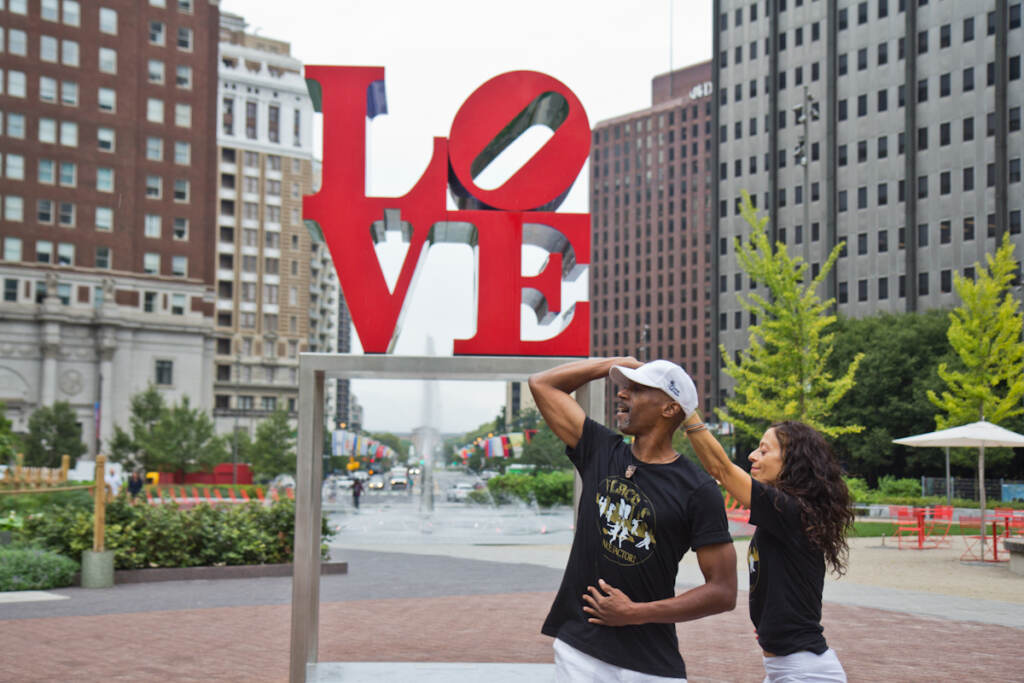 2021 09 16 k paynter free salsa at love park siempre salsa Mark ‘Maestro Flaco’ Best dances with Lana Corrales at Siempre Salsa’s free lunch time dance lesson at LOVE Park in Center City Philadelphia. (Kimberly Paynter/WHYY)