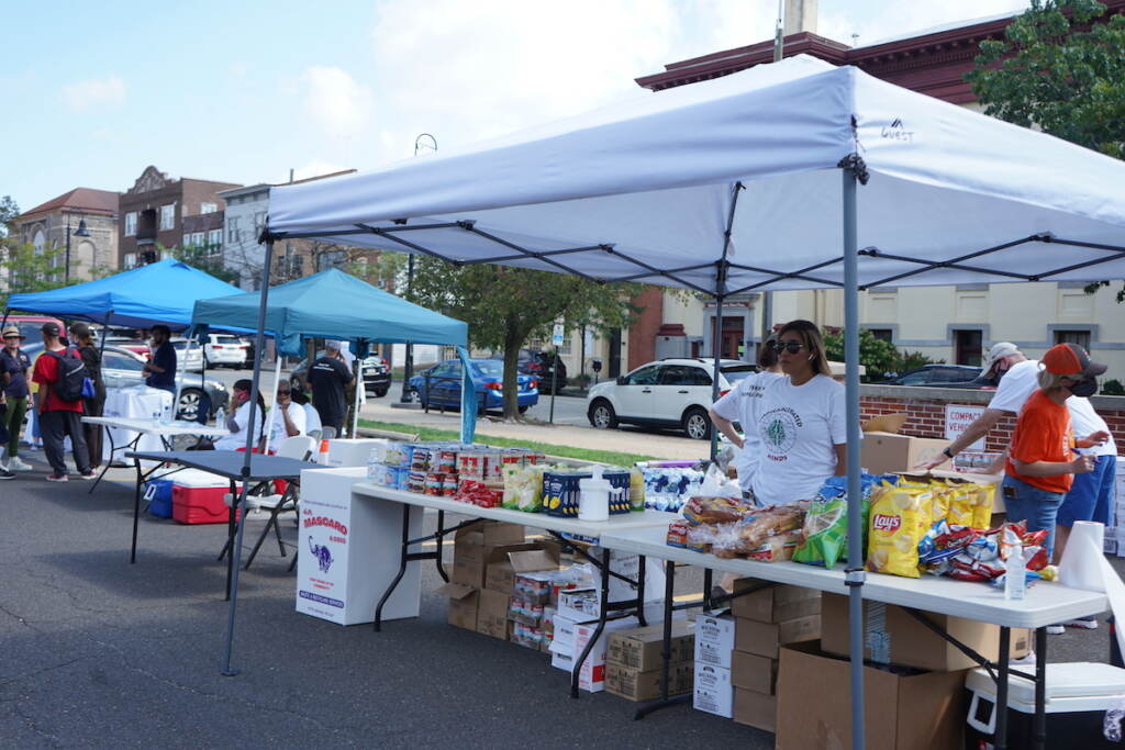 The food distribution station came prepared to donate as much as possible The food distribution station came prepared to donate as much as possible