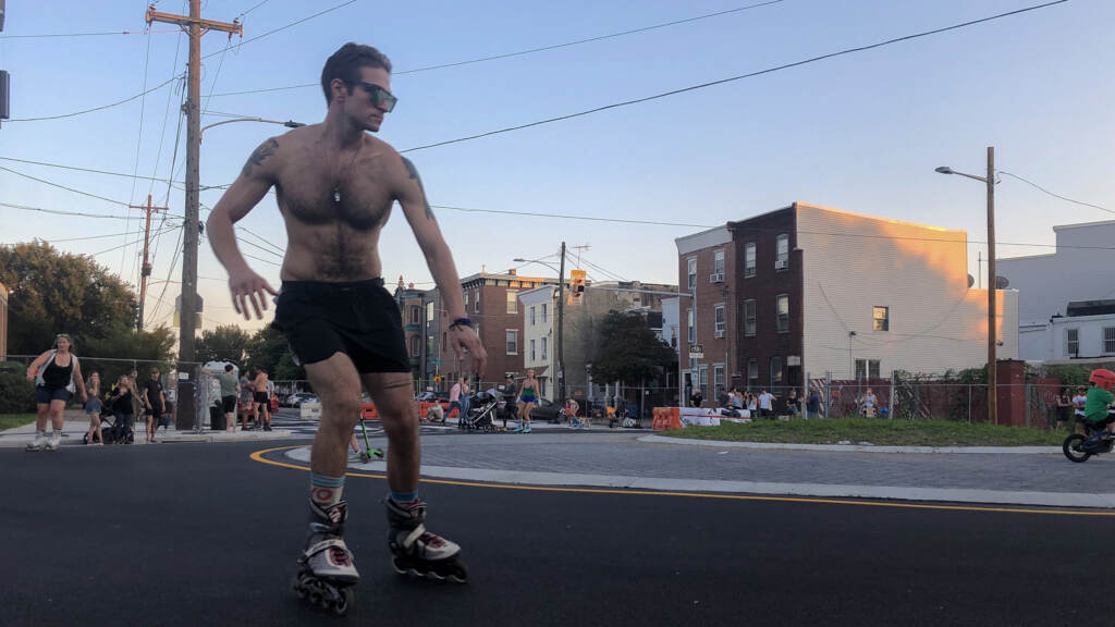 fishtown-rollerbladers-roundabout-crop (Max Marin/ Billy Penn)