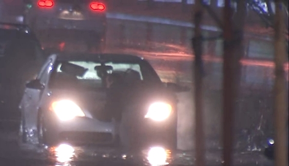 11181998_102921-wpvi-delaware-ave-flooding-10-video-vid (6abc)