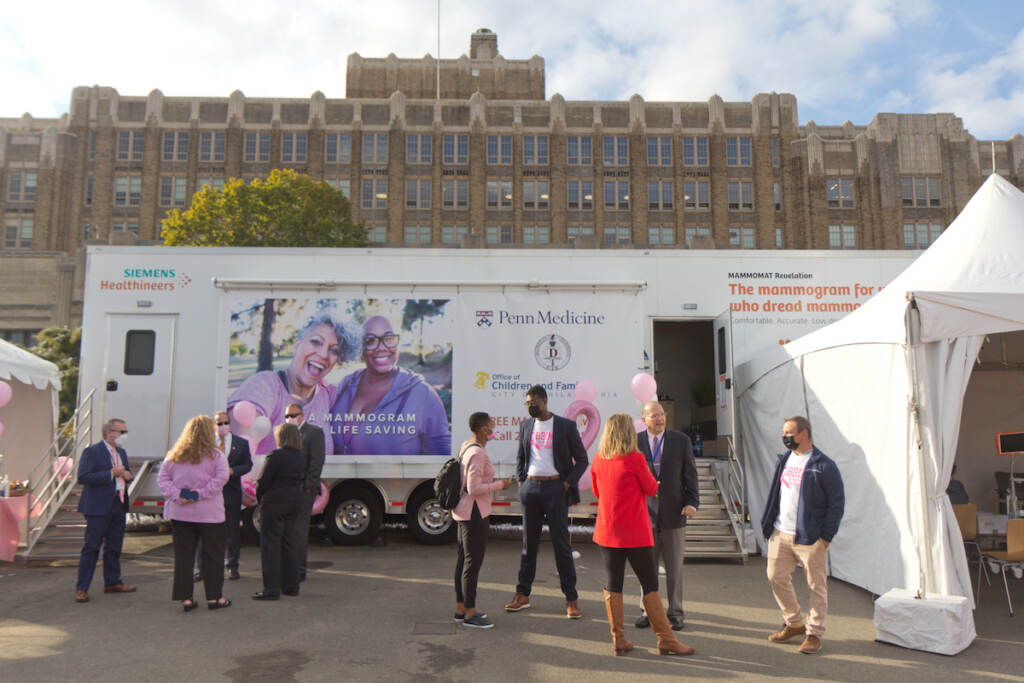 2021 10 22 k paynter mobile breast cancer screening-3 Penn Medicine’s mobile mammography unit offered free breast cancer screenings to women over the age of 40 in a North Philadelphia parking lot on Oct. 22, 2021