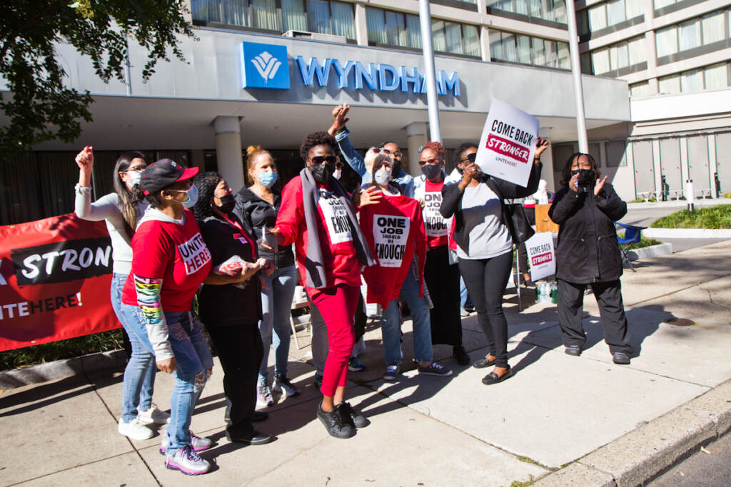 2021 10 28 k paynter wyndham hotel workers authorize strike-3 Restaurant hotel workers and Unite Here representatives chanted, “If we don’t get it, shut it down,” at a vote of union members to authorize a strike outside the Wyndham Hotel in Philadelphia on Oct. 28, 2021