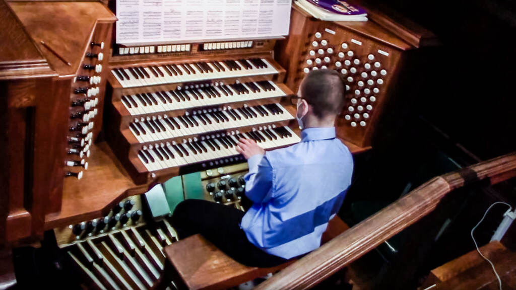 OCS-1602-web Aaron Patterson playing the organ