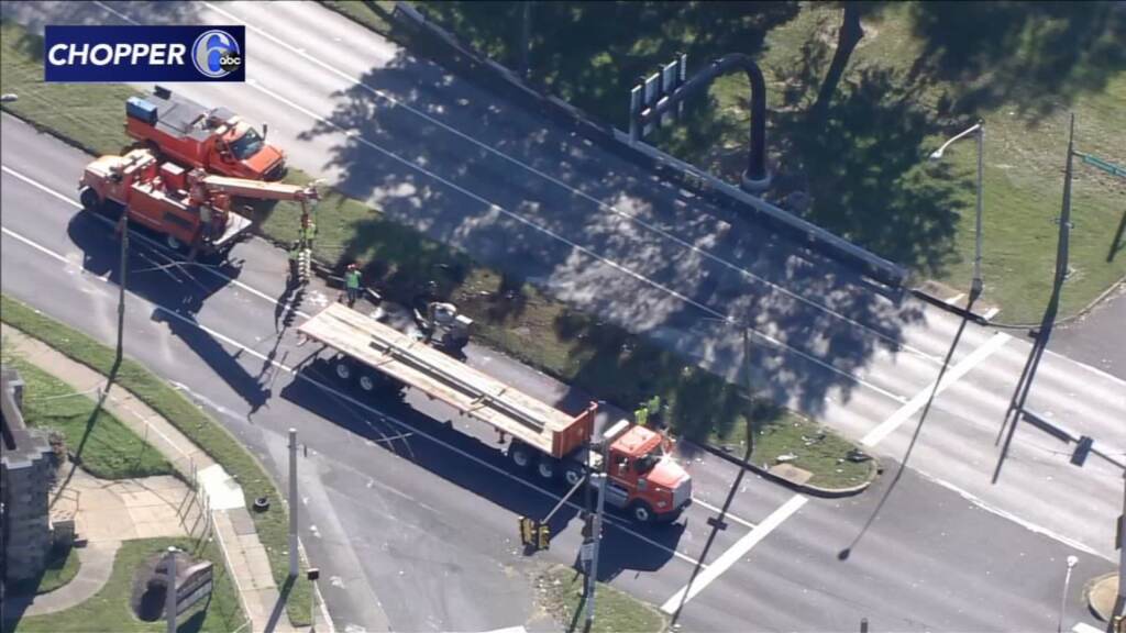 download Roosevelt boulevard 6abc crash