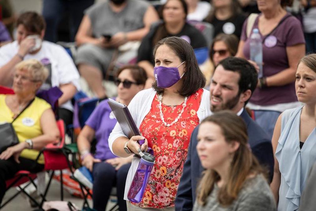 pa-jen-smith-SPA-102621 Jen Smith is seen wearing a mask in a crowd