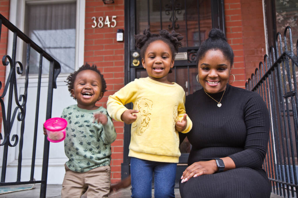 2021 11 15 k paynter child tax credit part 2-2 Meaghan Washington with her children, Naïm and Ife, at their Philadelphia home