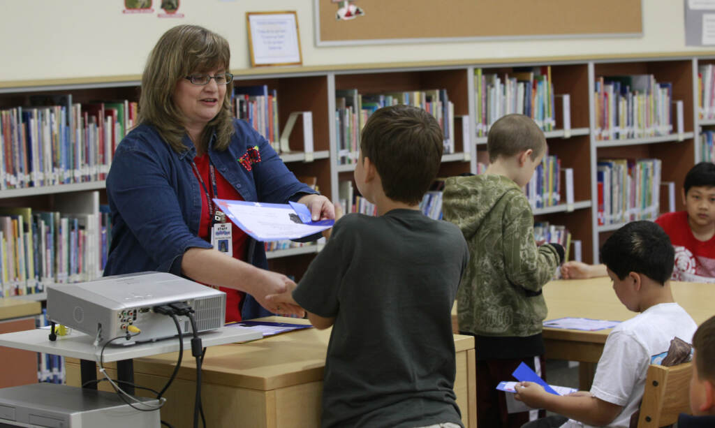 At other schools across the country, administrators have started to view school libraries as luxuries that can be cut from school budgets.(AP Photo/Ted S. Warren)