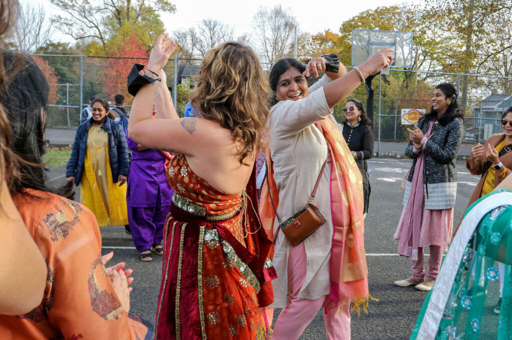 Heminghaus.doylestown diwali_001 Larissa Hopwood and Aparna Nair dance