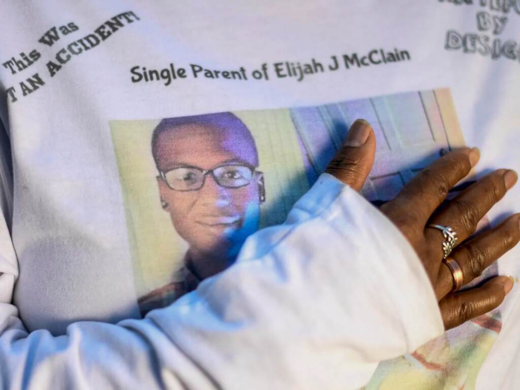 gettyimages-1337655593-5669e38d0f2f7400346e1c25d067d63e68c5035c-s1600-c85 Sheneen McClain stands at the site where her son Elijah was killed after an interaction with Aurora Police officers and paramedics resulted in the 23-year-old being restrained, choked and given a sedative on August 24, 2019. (Aaron Ontiveroz/MediaNews Group/The Denver Post via Getty Images)