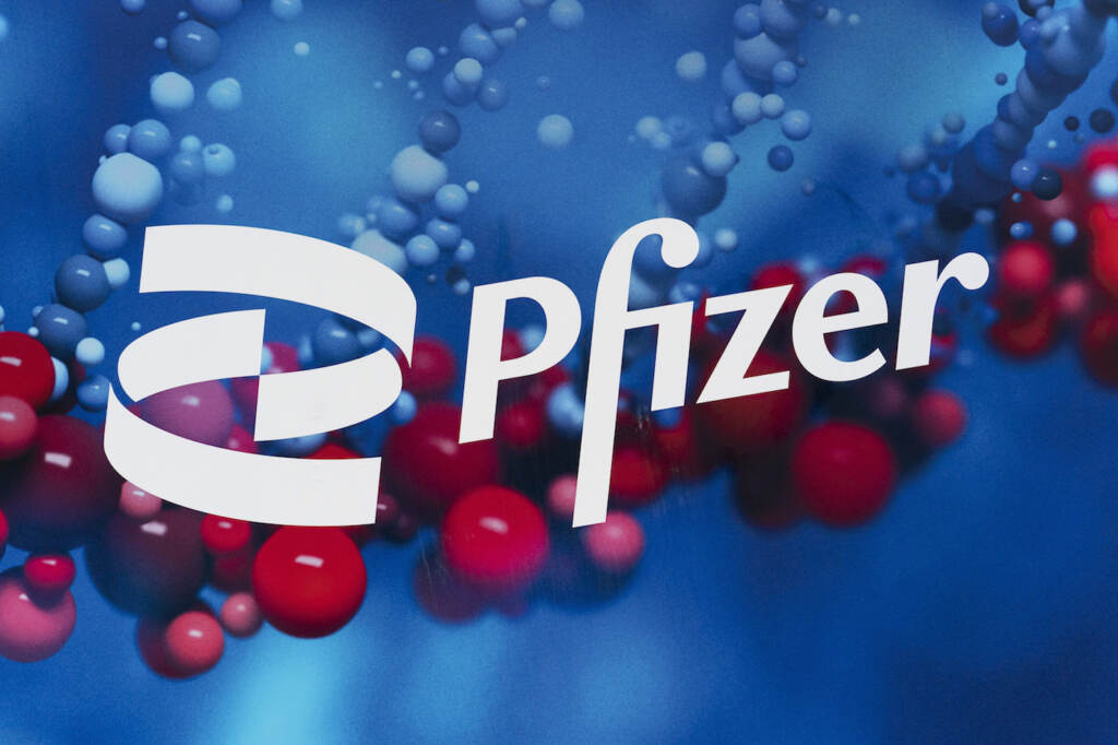 Pfizer COVID Pill U.S. regulators authorized Pfizer's pill, Paxlovid, and Merck’s molnupiravir last week. (AP Photo/Mark Lennihan)