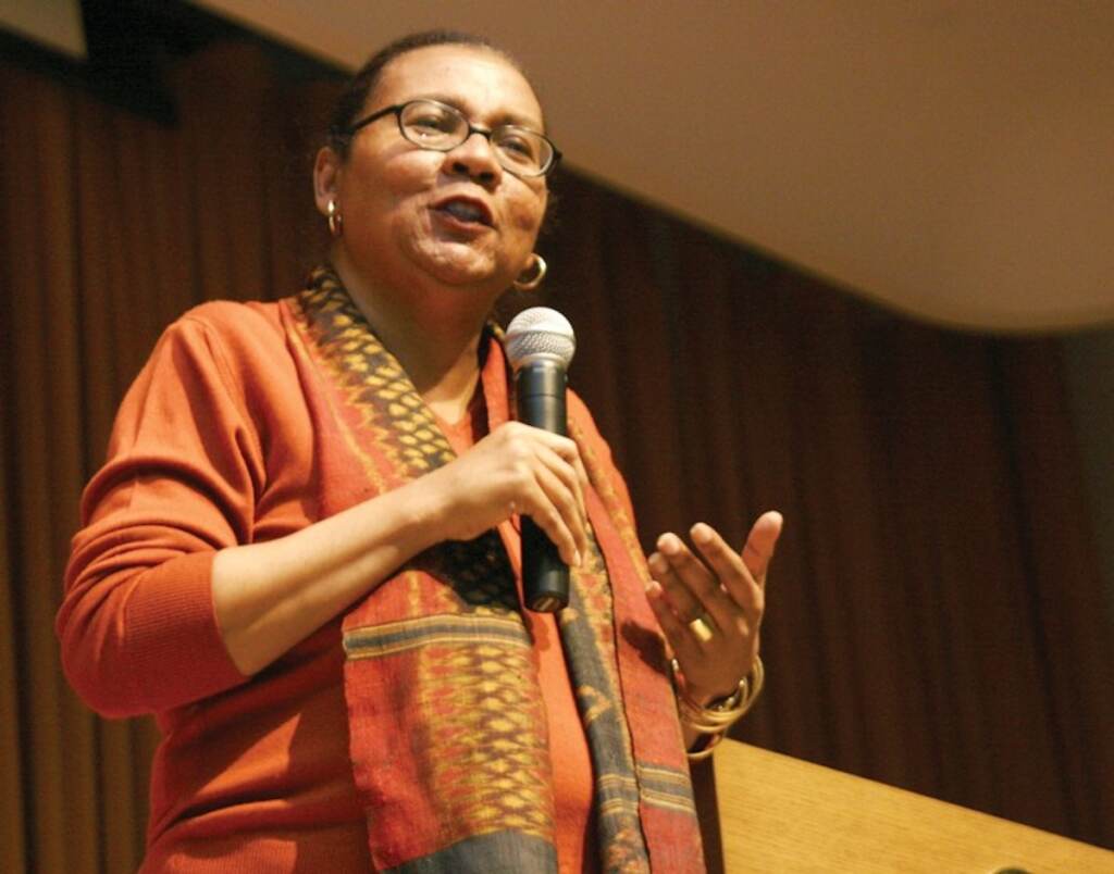Bellhooks bell hooks (Wikimedia Commons)