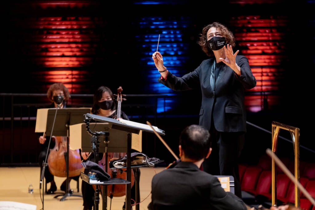 POA_20201204_DS12_Stutzmann_5028_JeffFusco Nathalie Stutzman conducts the Philadelphia Orchestra