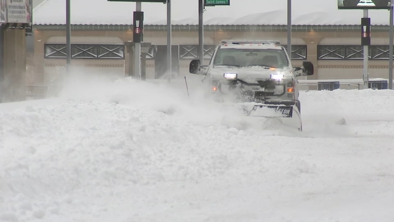 Heavy snow blankets the Philadelphia region.  (6abc)