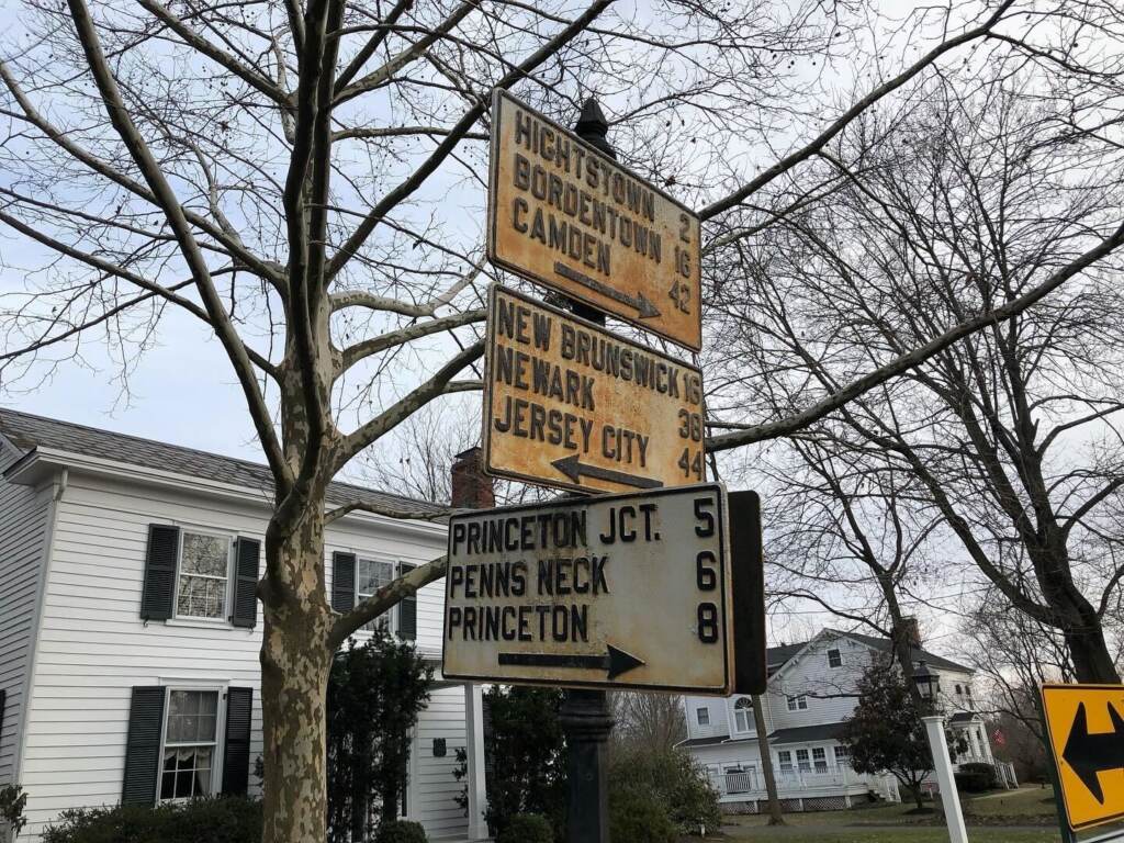 2022 01 22 k burns directional sign in cranbury new jersey A direction sign in Cranbury