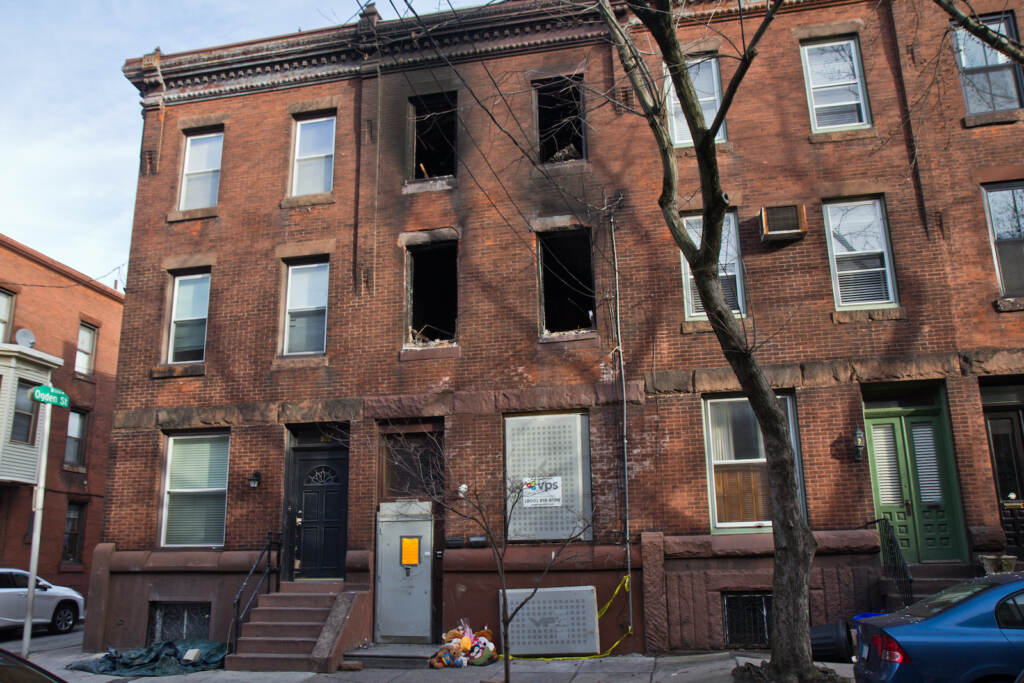 2022 1 12 k paynter fairmount fire memorials 1-12-4 Teddy bears are placed outside the North 23rd Street rowhouse