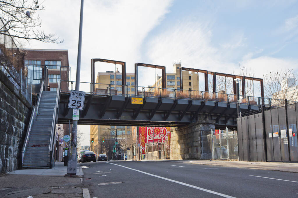 Public access to The Rail Park on Callowhill Street between 11th and 12th streets. (Kimberly Paynter/WHYY)