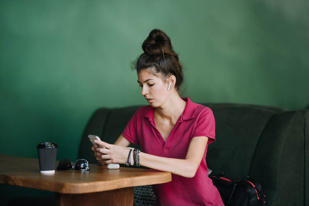Mental Health Services, Online Therapist-led Emotional Fitness Classes And One-on-one Therapy. Young Young woman using Mental Health Apps on cell phone.
