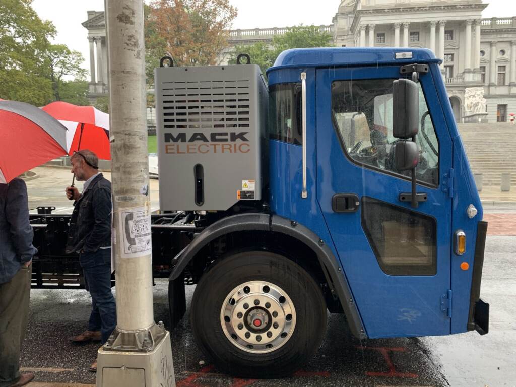 electric-trash-truck-SIPA-012422 A Mack LR Electric trash truck is parked