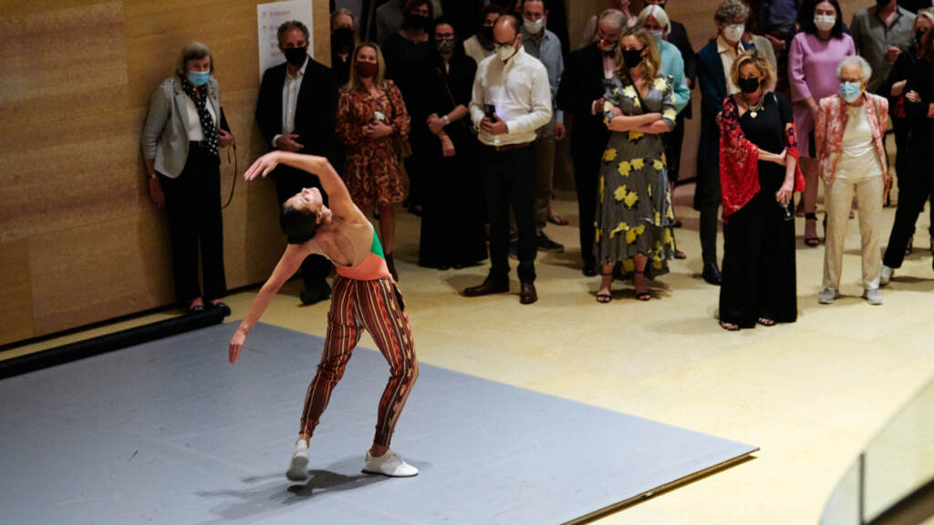 hero_jasper-johns-dance_2021_09_21_ay054 Dancer Melissa Toogood performs ''Finally, Unfinished'' in front of people at the Philadelphia Art Museum’s Williams Forum.