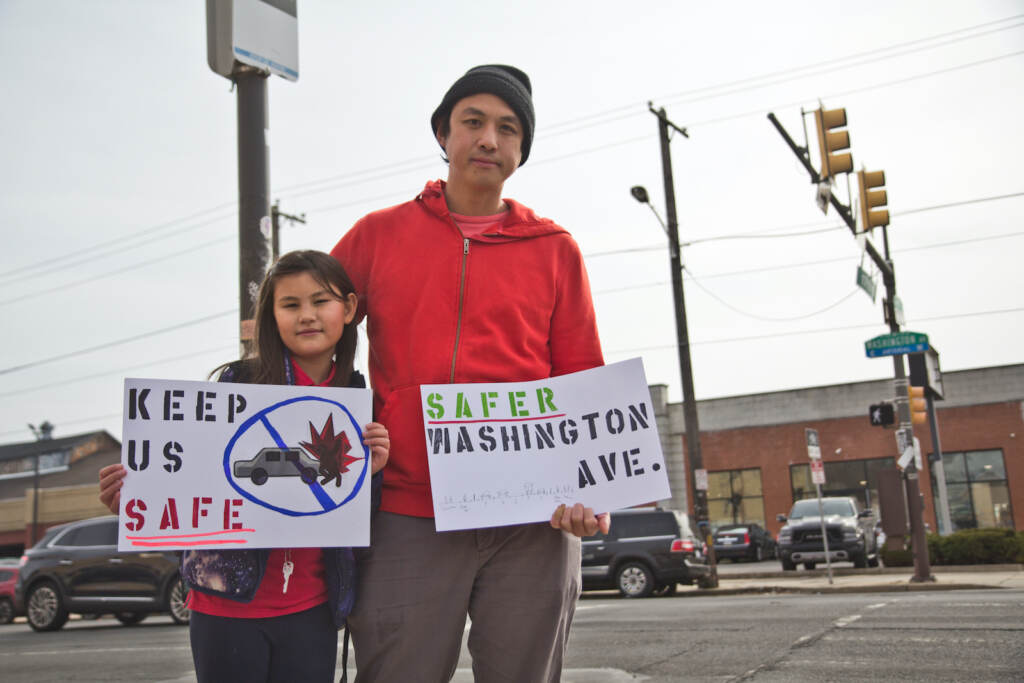 2022 02 16 kpaynter will tung 17th and washington Will Tung and his daughter Juniper hold signs that say