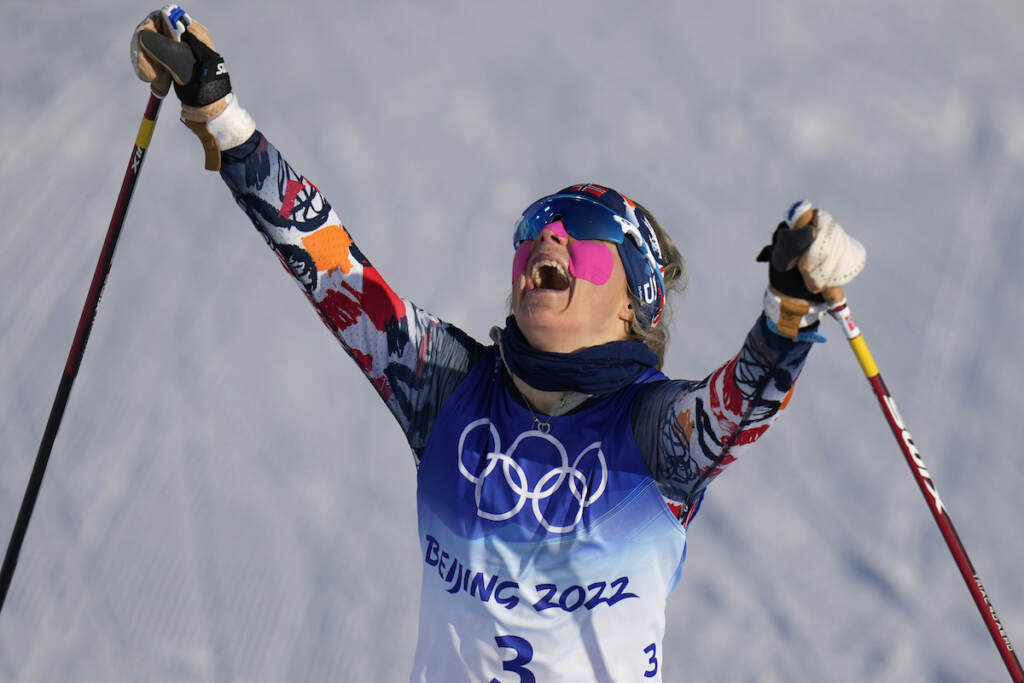 APTOPIX Beijing Olympics Cross Country Norway's Therese Johaug celebrates after winning the gold medal during the women's 7.5km + 7.5km Skiathlon cross-country skiing competition at the 2022 Winter Olympics, Saturday, Feb. 5, 2022, in Zhangjiakou, China. (AP Photo/Alessandra Tarantino)