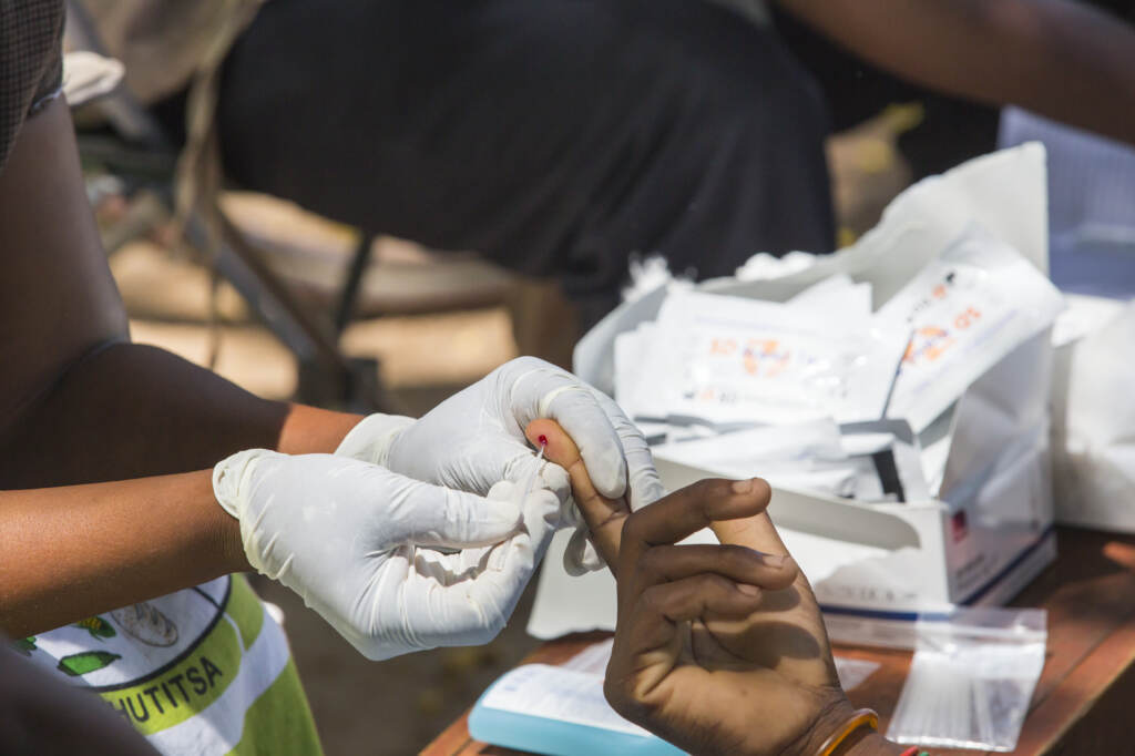 Testing blood for malaria at a Doctors Without Borders clinic in Malawi. (Ashley Cooper/Getty Images)
