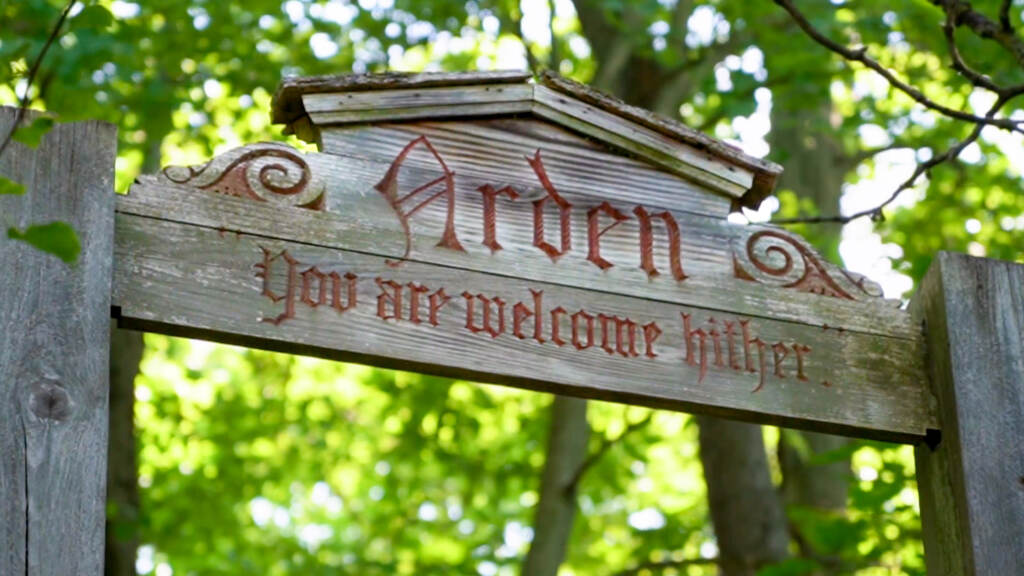 villageofarden-02 A sign in the Village of Arden reads