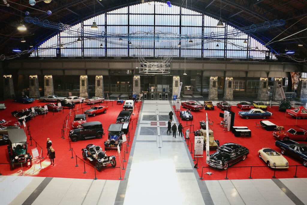 2022 03 04-e lee-philadelphia pennsylvania convention center-auto show classic Classic cars fill the Great Hall at the Pennsylvania Convention Center