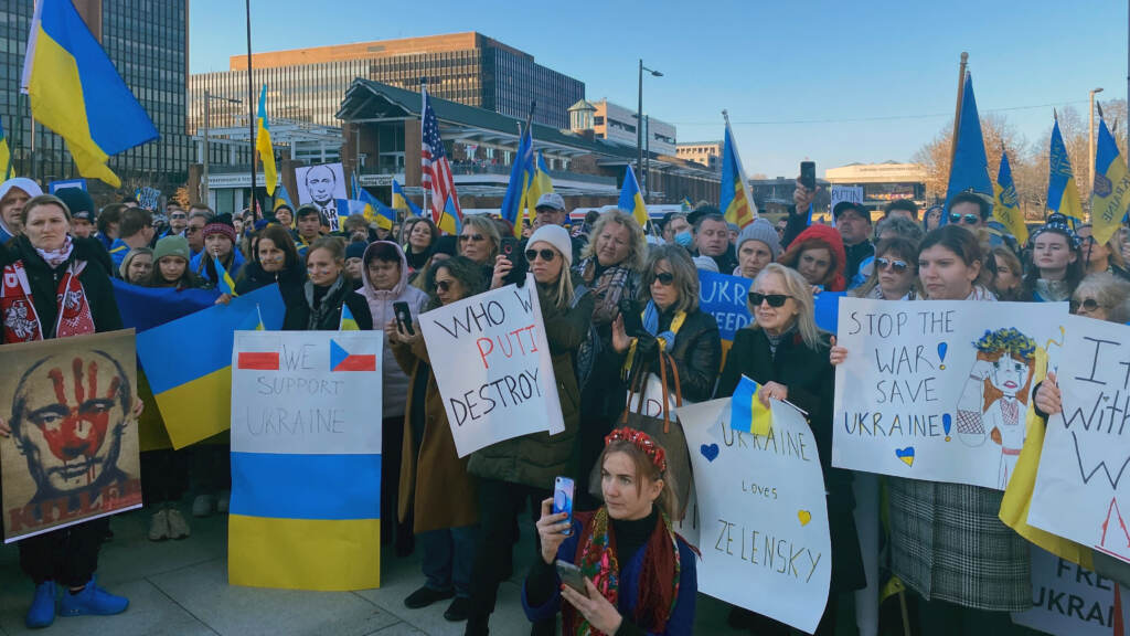Image-from-iOS-232 Hundreds of people rallied on Sunday, Feb. 27 at Independence Mall to show solidarity with Ukraine. (Tennyson Donyéa/WHYY)