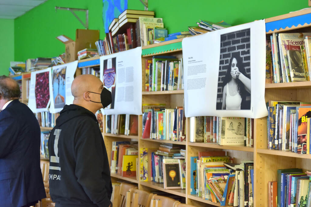 PWB & Motivos Event 02-23-2022 (19) The Shutterbug photography students celebrated their work being published in Motivos Magazine in February at John B. Stetson Charter. Their photos lined the bookshelves of the library. (Photo by Jesús Rincón)