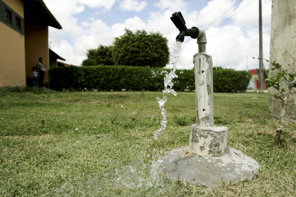 Eunapolis, Bahia / Brazil – September 16, 2009: Faucet Is Seen Spouting Water In Garden Of Residence (joasouza/Big Stock)