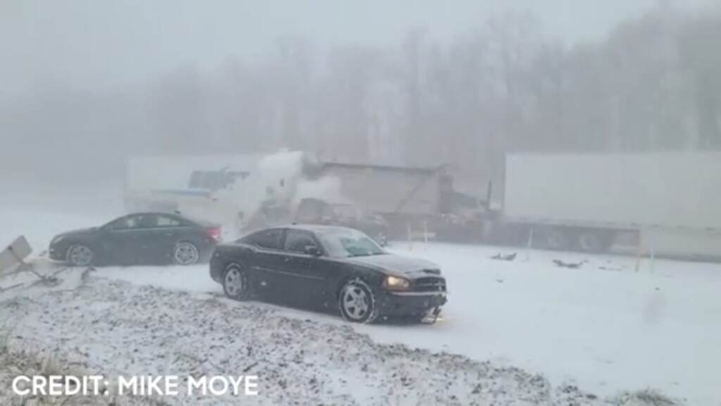nN2HD5xy Car crash on snowy highway is shown.