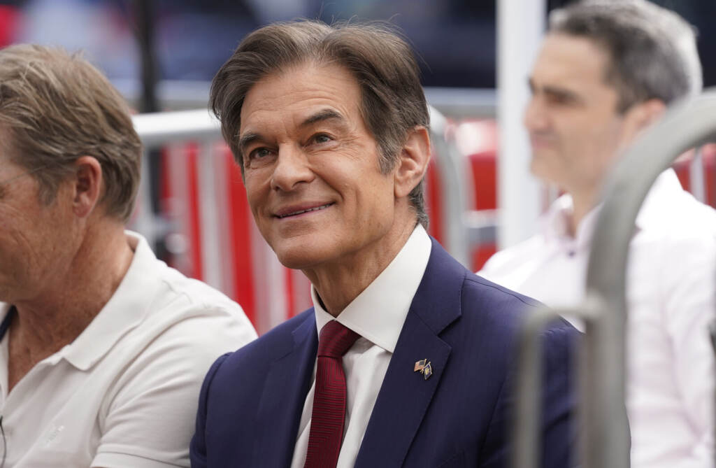 Mehmet Oz Honored with a Star on the Hollywood Walk of Fame Mehmet Oz, the former host of