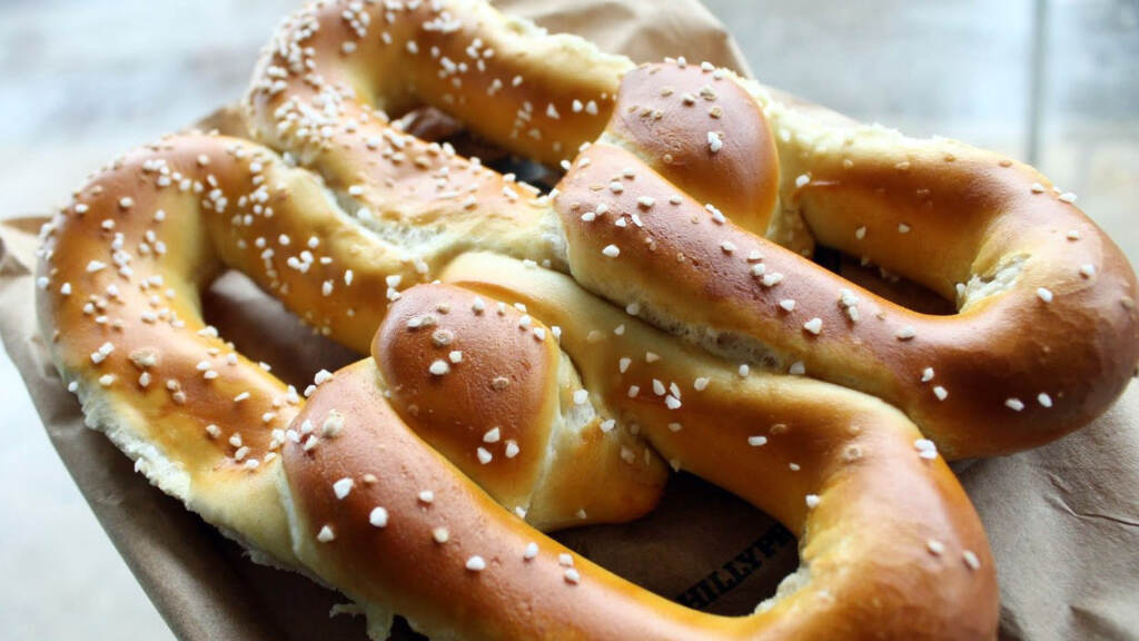 billypenn-soft-pretzels-crop Philadelphia soft pretzel (Samuel Lieberman/Billy Penn)