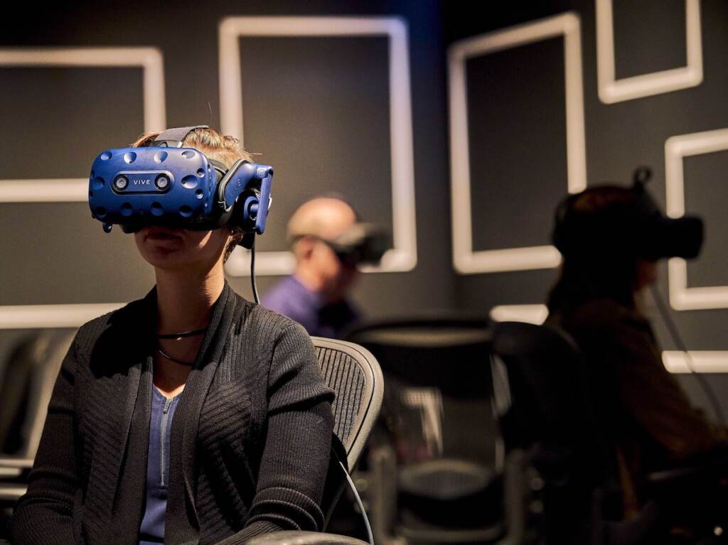 vr-visitors-photo-credit-scott-edwards-f00a999a30dddafd2a8a3a603729e0f2858058ab-s1600-c85 A young visitor experiences