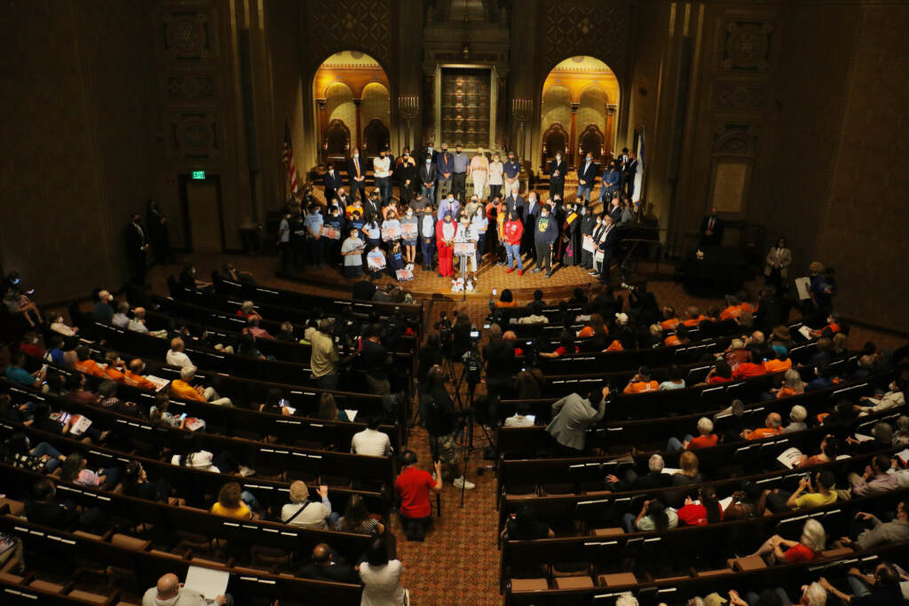 2022 05 27-e lee-philadelphia congregation rodelph shalom-rally for gun legislation balcony Activists, politicians, and faith leaders gather for a rally at Congregation Rodeph Shalom in Philadelphia, calling for legislators to act to stop gun violence. (Emma Lee/WHYY)