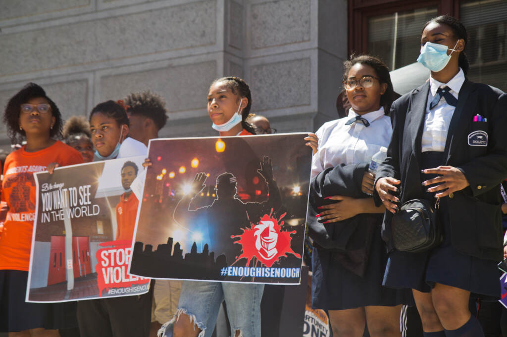 2022 05 31 k paynter student rally against gun violence (1 of 1)-2 (1) Students stand with signs, calling for an end to gun violence in Philly.