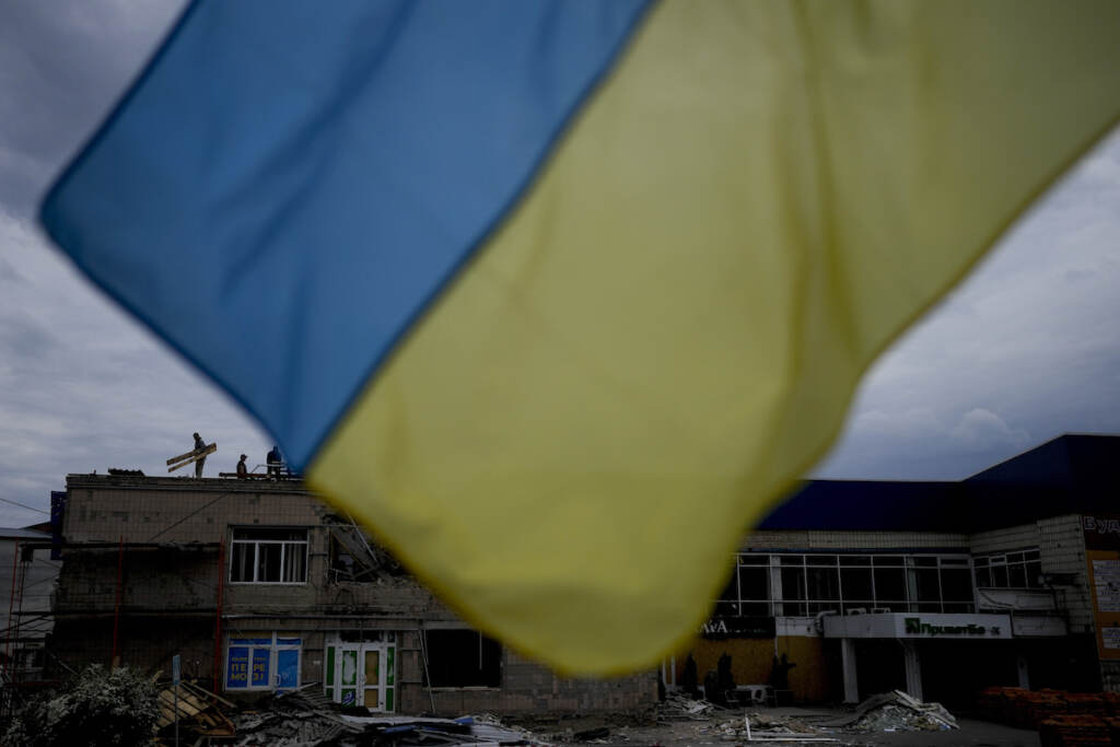 Russia Ukraine War Men work at repairing a building damaged by shelling in Makariv, on the outskirts of Kyiv, Ukraine, Friday, May 27, 2022. (AP Photo/Natacha Pisarenko)