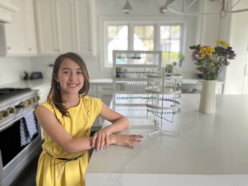 MiaRuggieri-Earrings Mia Ellen Ruggieri of Bala Cynwyd made 100 earrings with her mom to help raise money for to support the Ukrainian people. (Courtesy of Jill Ellen Ruggieri)
