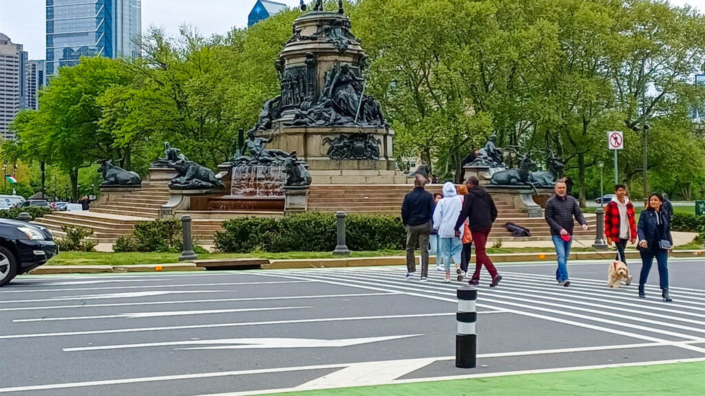 eakinsoval-crossingpedestrians-01 Pedestrians going to and from the Philadelphia Museum of Art