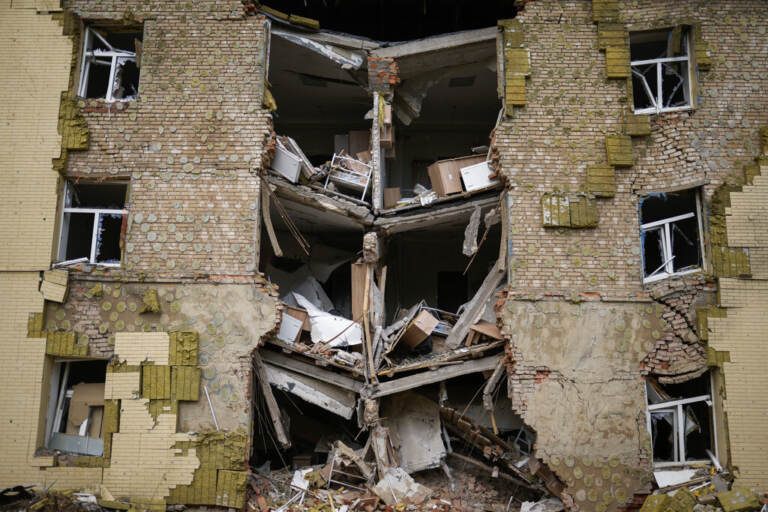 View of a building destroyed by a Russian bombing.