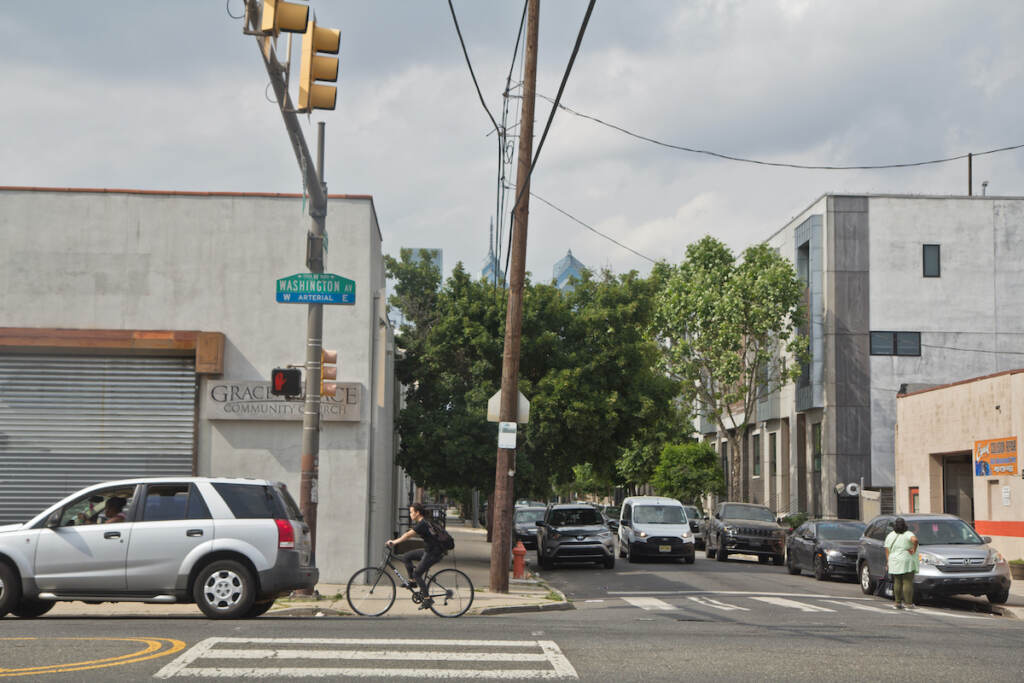 2022 06 02 k paynter washington ave safer street presser (4 of 6) File photo: The intersection of 17th Street and Washington Avenue, a main thoroughfare, in South Philadelphia.