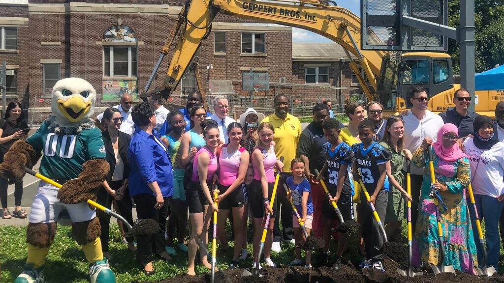 varereccenter-groundbreaking-crop-1024×576 newsl Swoop, Mayor Kenney, Councilmember Johnson, other officials, and community members help with the groundbreaking at Vare Recreation Center
Swoop, Mayor Kenney, Councilmember Johnson, other officials, and community members help with the groundbreaking at Vare Recreation Center. (Jordan Levy/Billy Penn)
