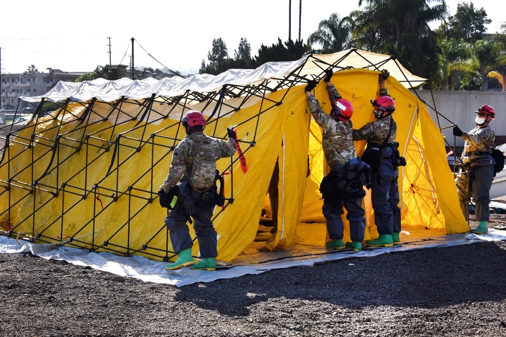 disaster-preparedness-drills-philly People lift up a tent