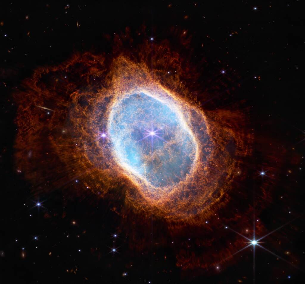 The bright star at the center of NGC 3132, Southern Nebula Ring, while prominent when viewed by NASA’s Webb Telescope in near-infrared light, plays a supporting role in sculpting the surrounding nebula. A second star, barely visible at lower left along one of the bright star’s diffraction spikes, is the nebula’s source. It has ejected at least eight layers of gas and dust over thousands of years. The bright star at the center of NGC 3132, Southern Nebula Ring