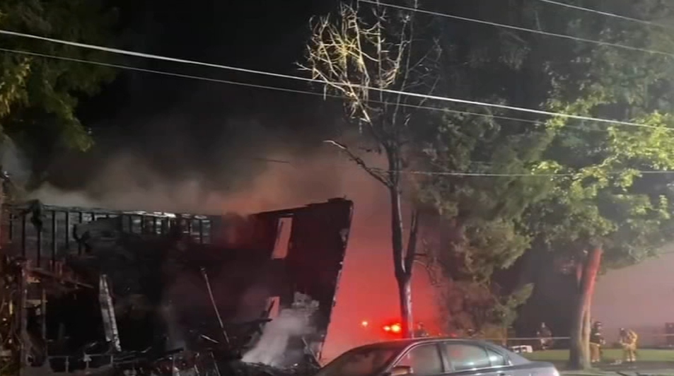 12102543_080522-wpvi-deadly-house-fire-6-video-vid (6abc)