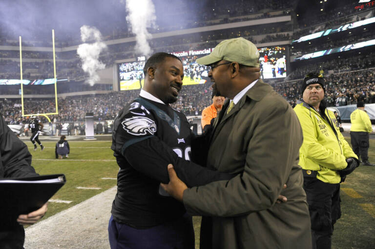 Former Philadelphia Eagles player Brian Westbrook, left, talks to Philadelphia Mayor Michael Nutter prior to an NFL football game, Monday, Oct. 19, 2015, in Philadelphia. (AP Photo/Michael Perez)
